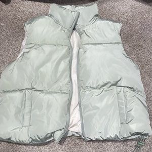 Mint green puffer vest ❄️